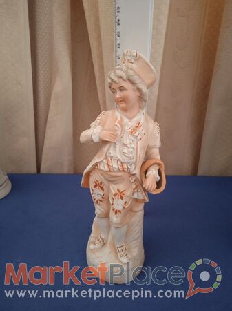 A collectable German bisque figurine number 32. - Mesa Geitonia, Limassol